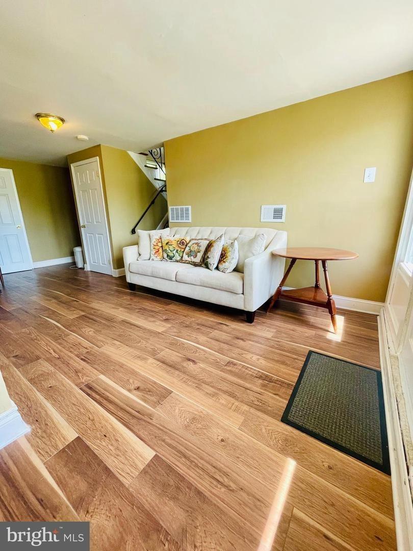 Hendrickson Ave, Beverly, NJ 08010
