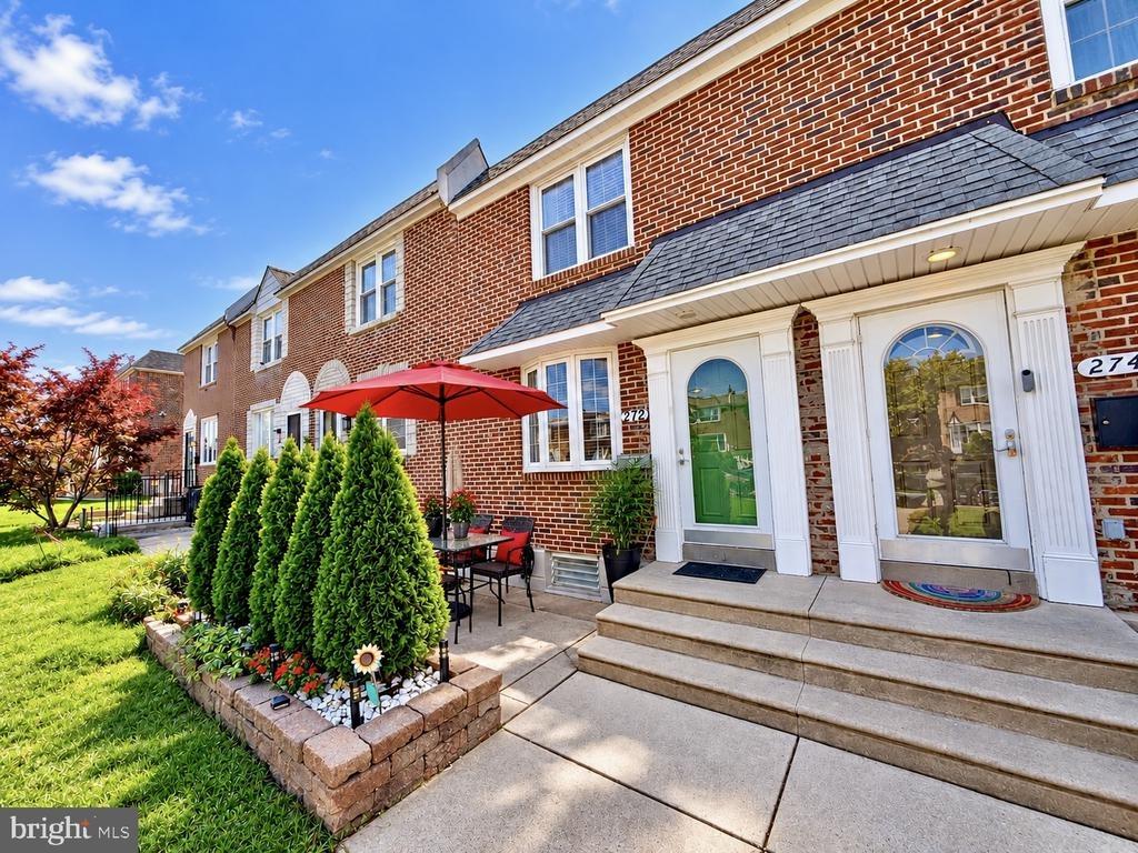 Westbrook Dr, Clifton Heights, PA 19018