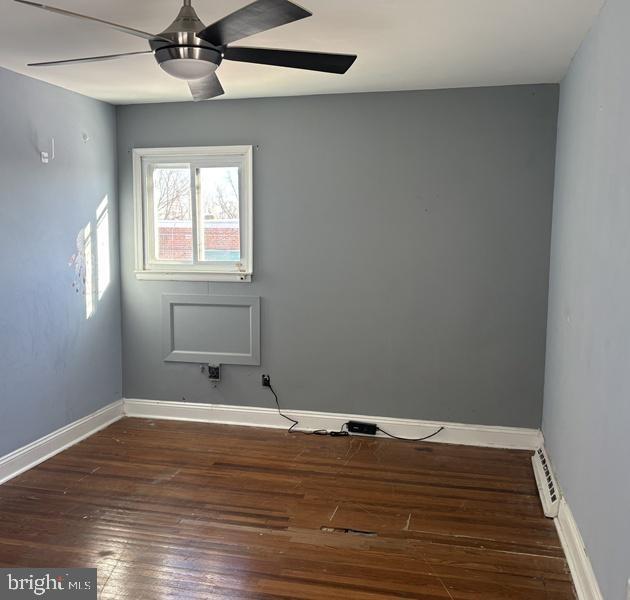 Lorna Dr, Philadelphia, PA 19111