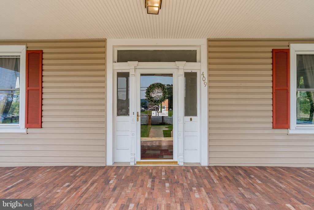 8th St, Waynesboro, VA 22980