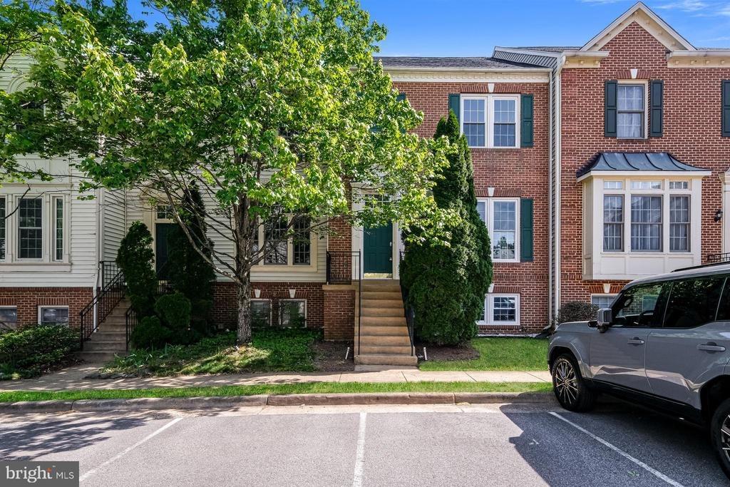 Levi Ct, Springfield, VA 22150