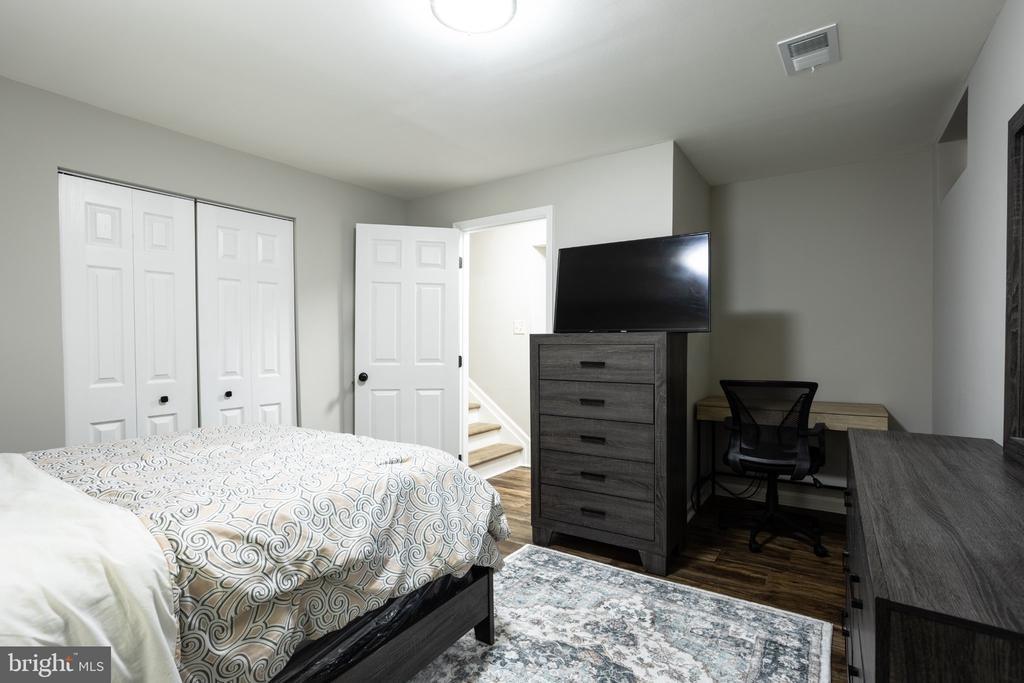 Rotherham Dr, Hanover, MD 21076