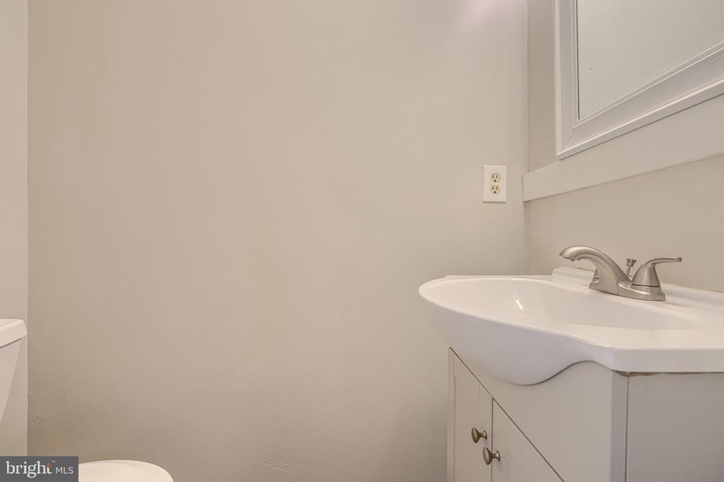 Kings Wharf Pl, Waldorf, MD 20602
