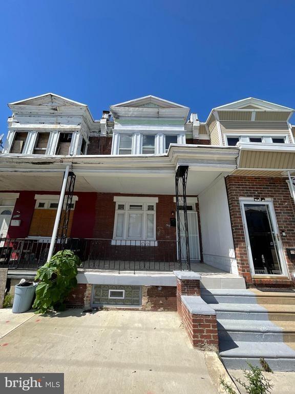 Pine St, Philadelphia, PA 19143