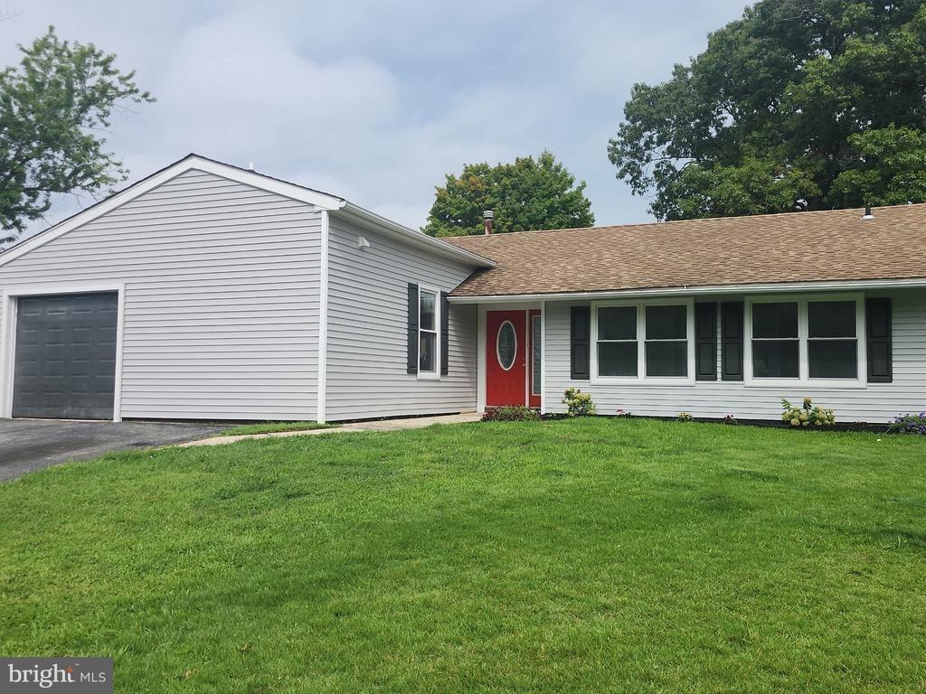 Pershing Ln, Sicklerville, NJ 08081