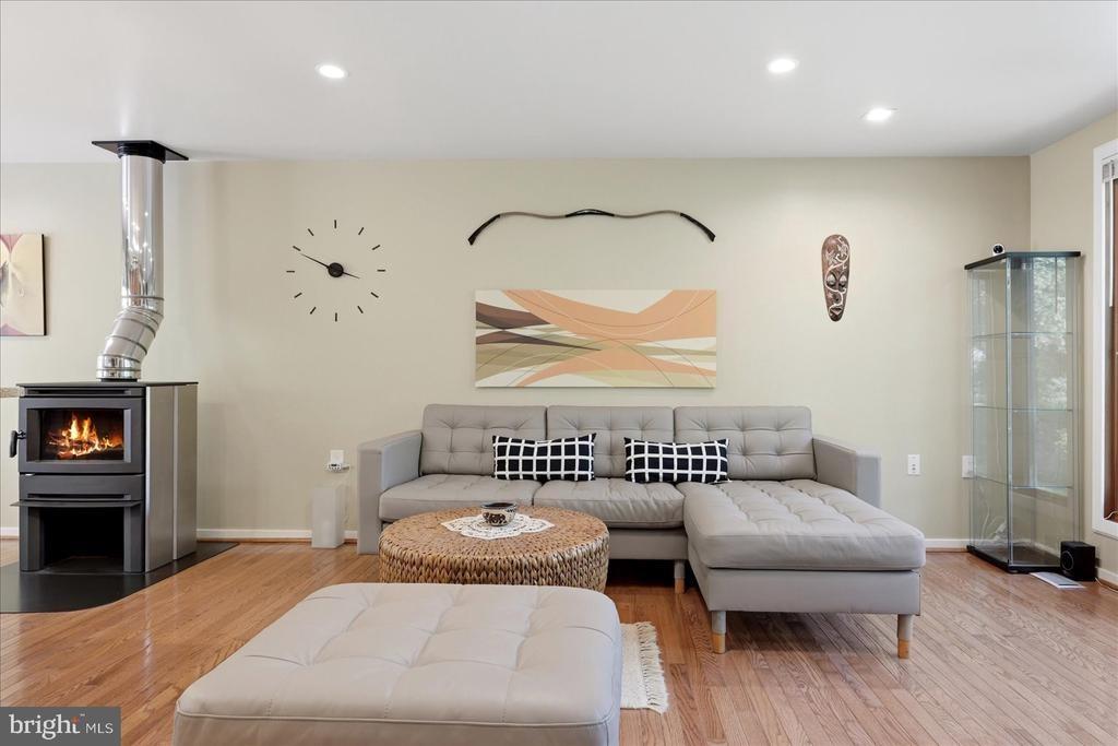 Howland Dr, Reston, VA 20191