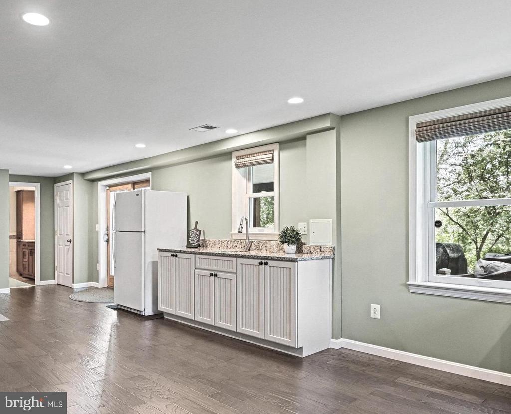 Mountington Ct, Vienna, VA 22182