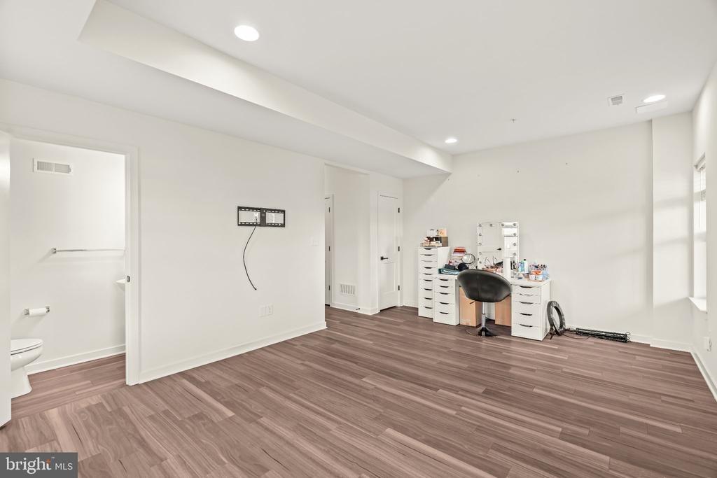 Diana Ln, Feasterville Trevose, PA 19053