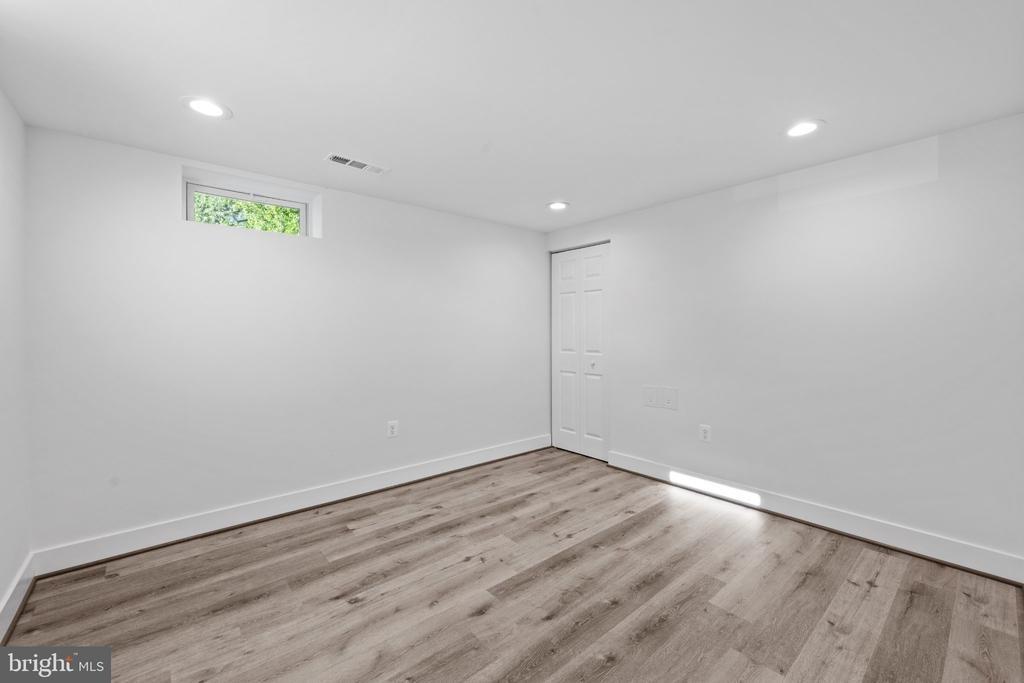 Parkfield Rd, Pikesville, MD 21208