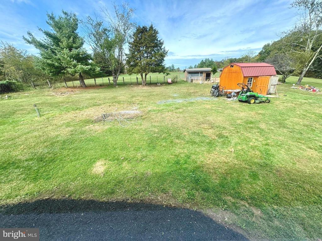 Snappy Ln, Winchester, VA 22602