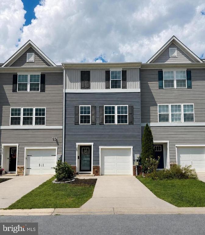 Magellan Dr, Martinsburg, WV 25404