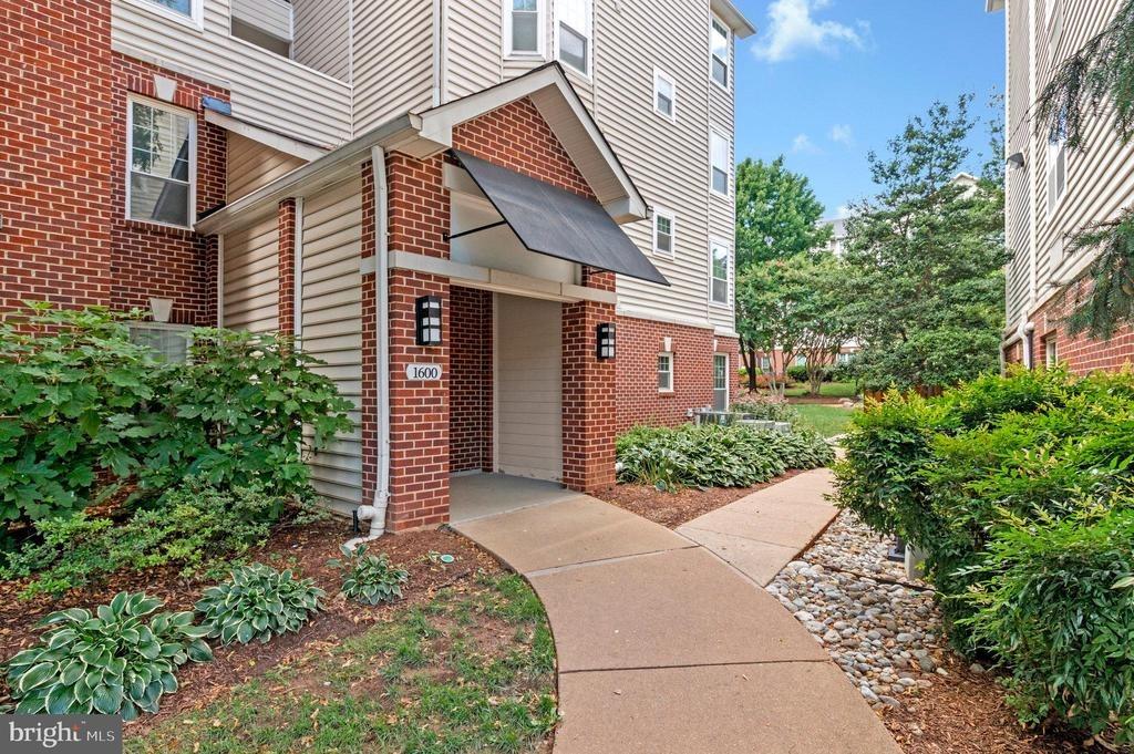 Spring Gate Dr, Mc Lean, VA 22102