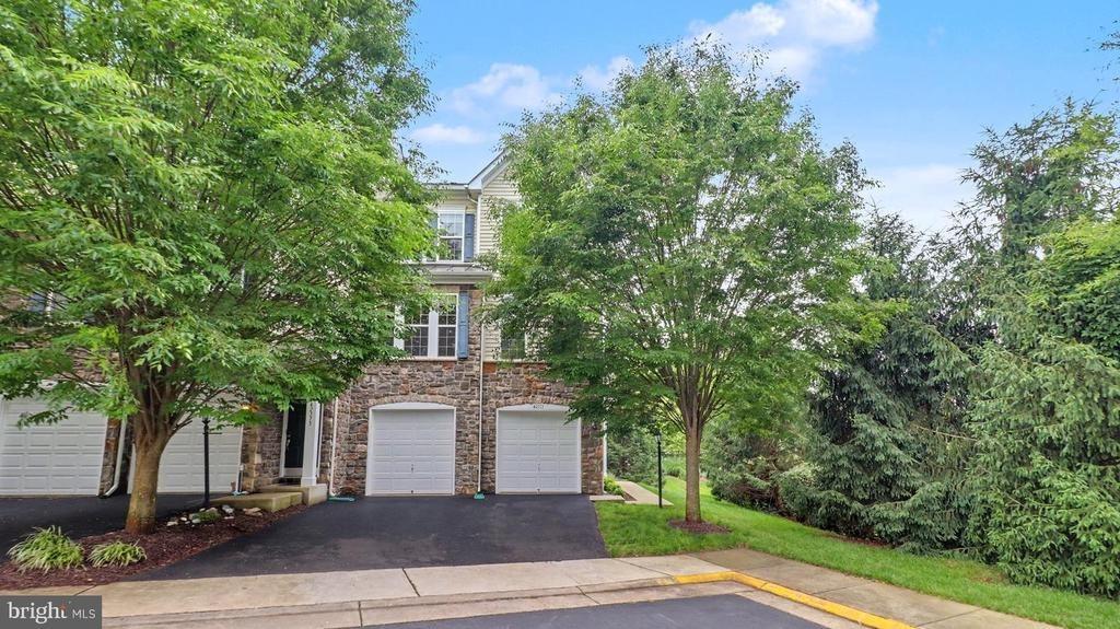Trellis Sq, Brambleton, VA 20148
