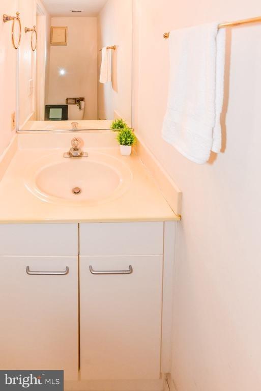 Quay Village Ct, Annapolis, MD 21403