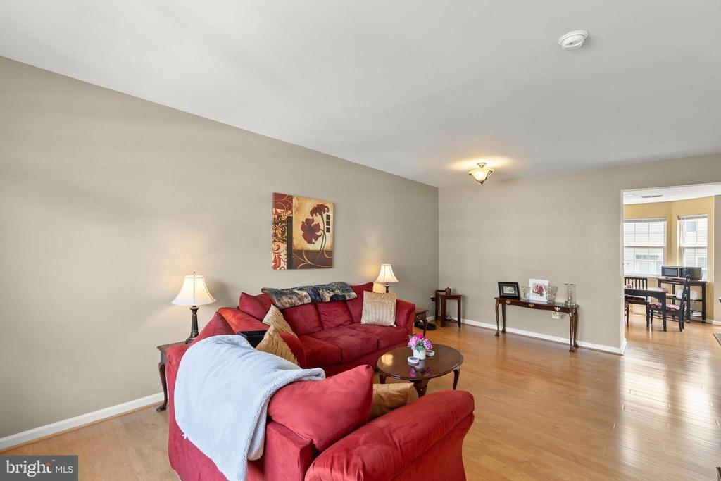 Quinton Oaks Cir, Stephens City, VA 22655