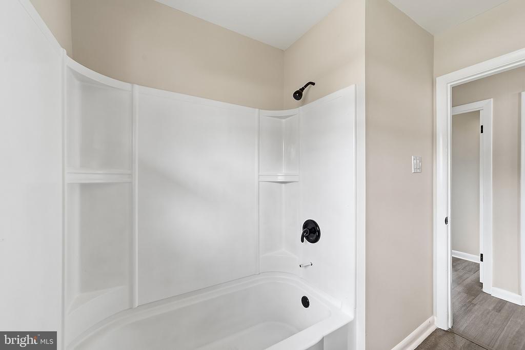 Donna Dr, Pedricktown, NJ 08067