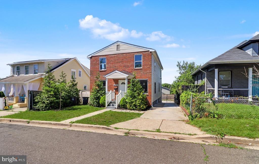 Shell St, Capitol Heights, MD 20743