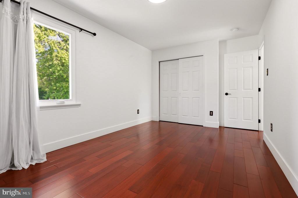 Swan Ln, Mullica Hill, NJ 08062