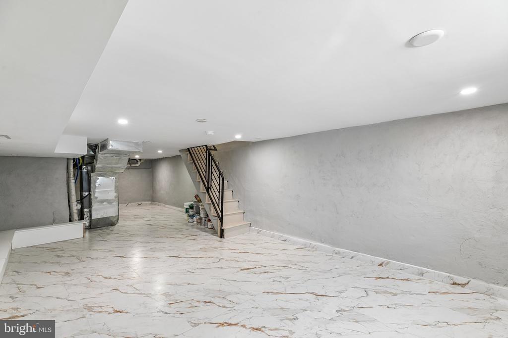 Lecount St, Philadelphia, PA 19145