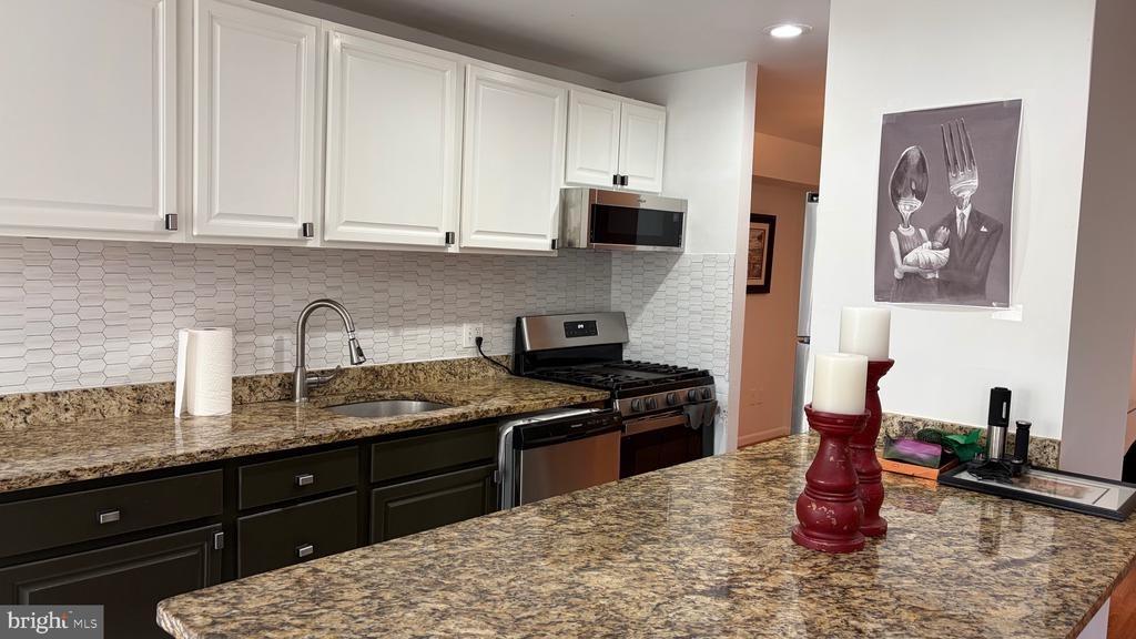Chestnut Grove Sq, Reston, VA 20190