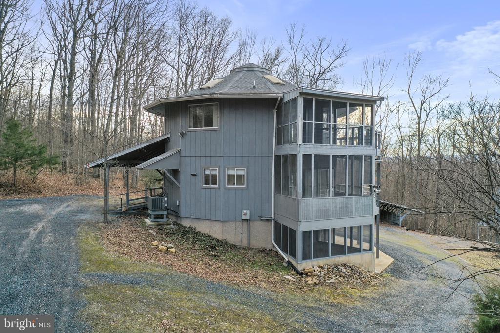 Brush Leaf Ln, Mount Jackson, VA 22842