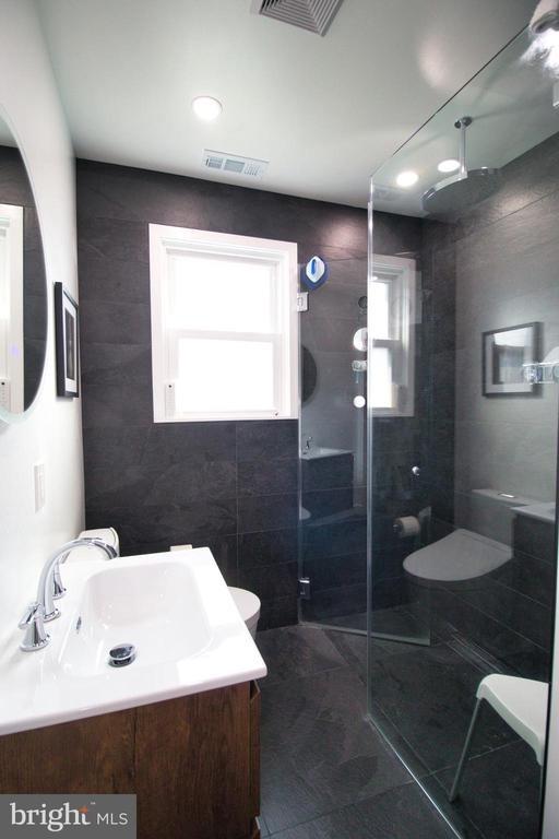 Lancaster Ave, Hatboro, PA 19040