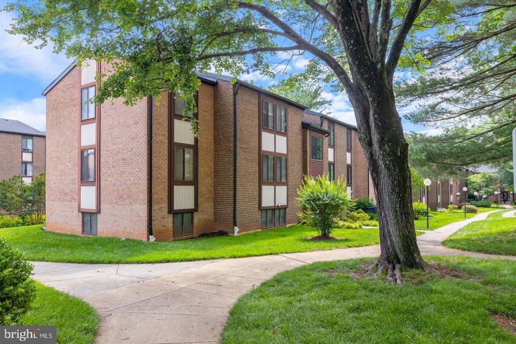 Kings Crown Ct, Fairfax, VA 22031