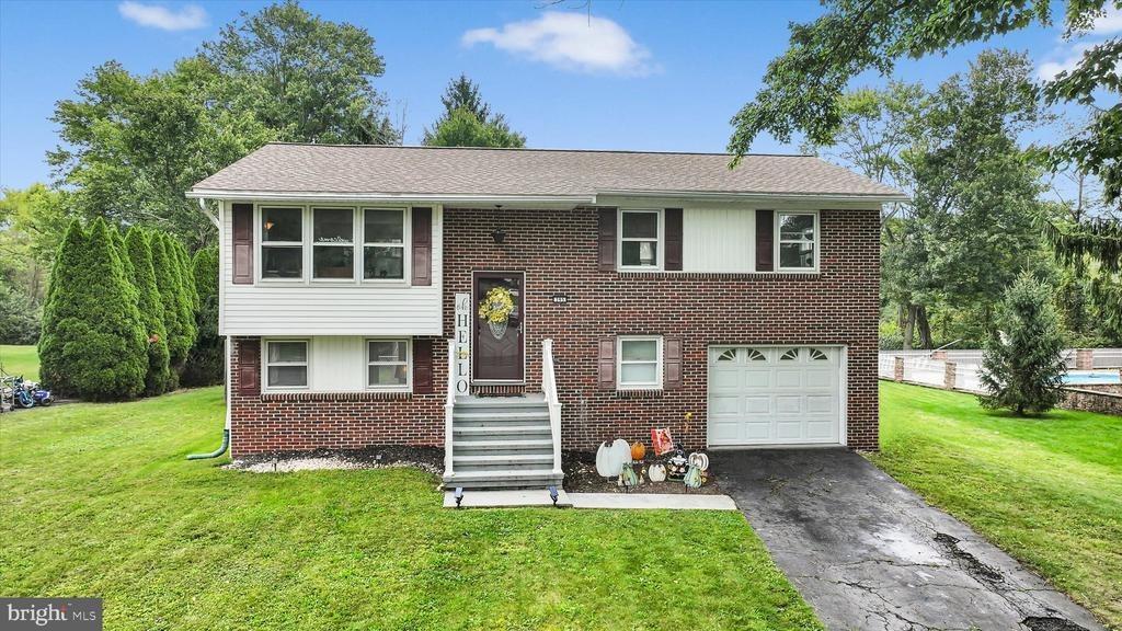 Marshall Dr, Orwigsburg, PA 17961