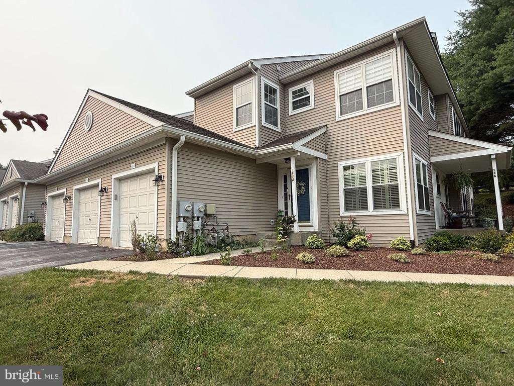 Lewisville Ct, Phoenixville, PA 19460