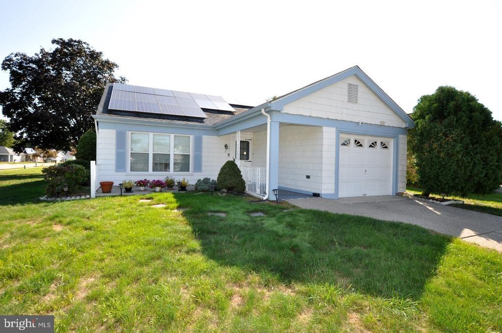 Westminster Dr S, Southampton, NJ 08088