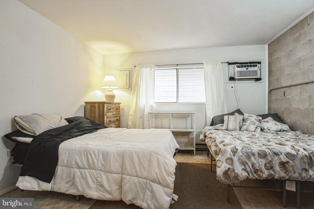 W Wisteria Rd, Wildwood, NJ 08260