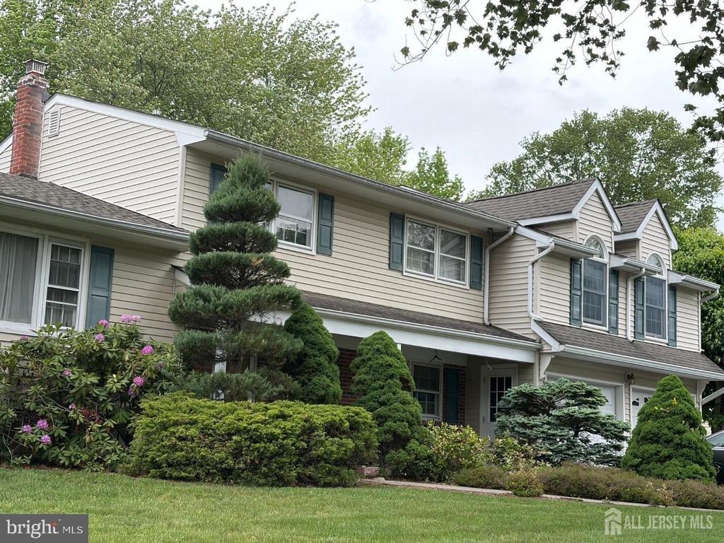 Annette Dr, Edison, NJ 08820