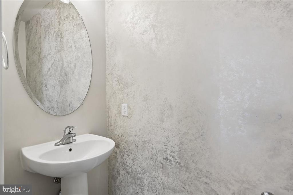 Rittenhouse Cir, Fairfax, VA 22031