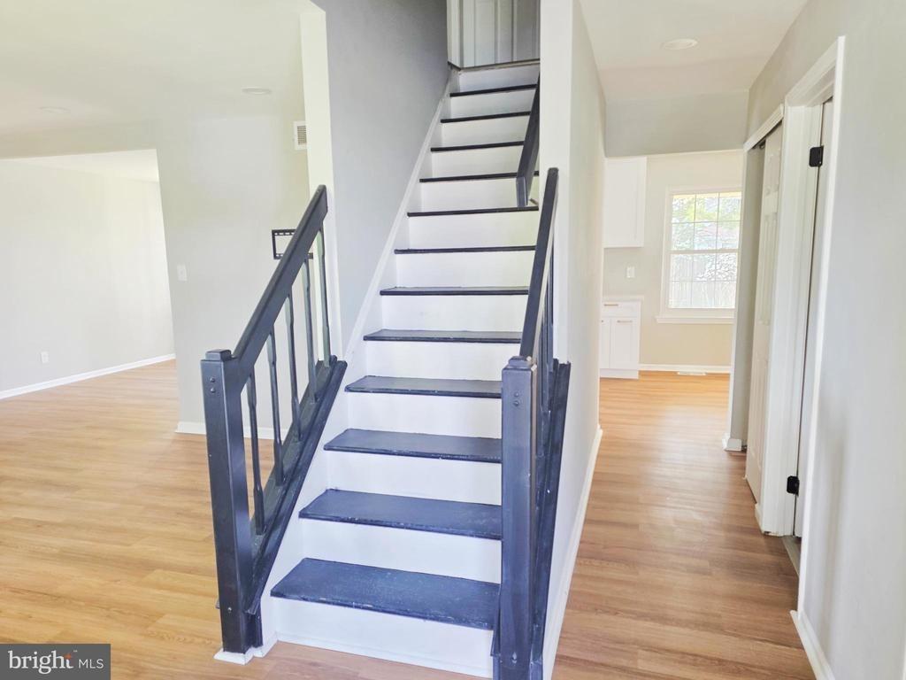 Chapel Cir, Sicklerville, NJ 08081