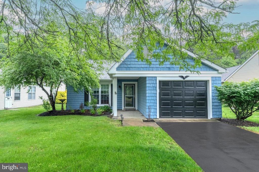 Westminster Dr N, Southampton, NJ 08088