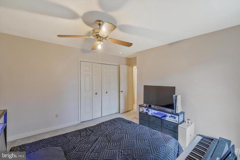 Huckleberry Dr, La Plata, MD 20646
