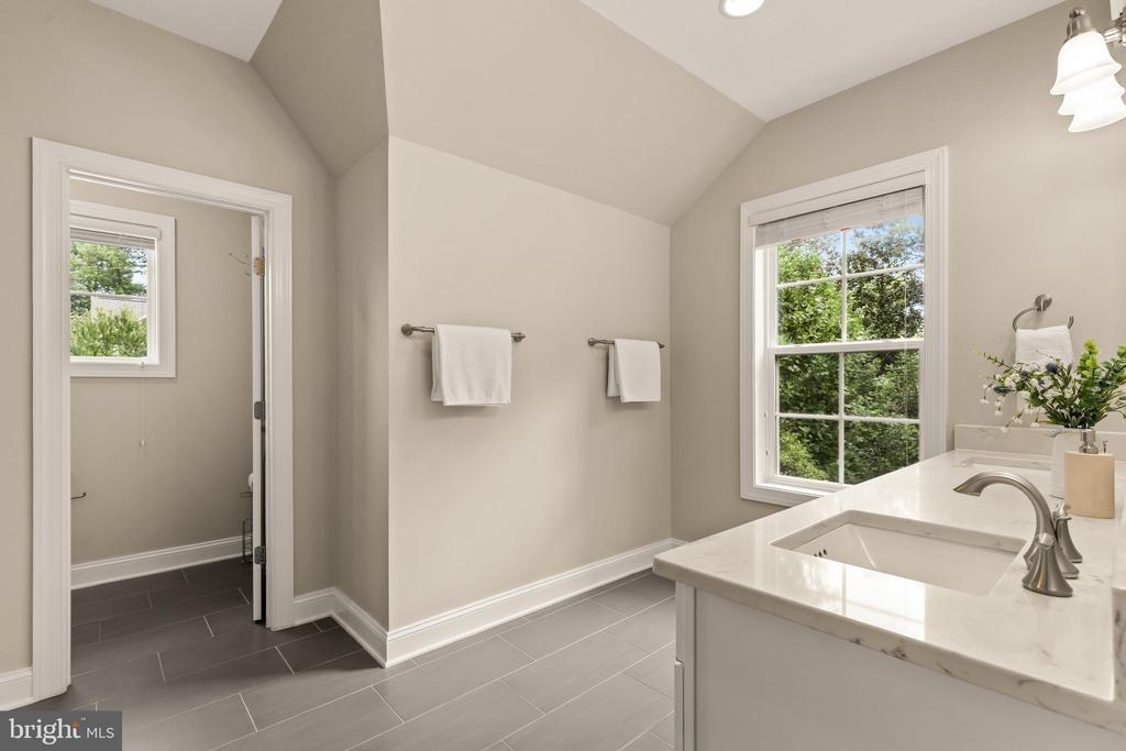 Champion Oak Ct, Falls Church, VA 22044