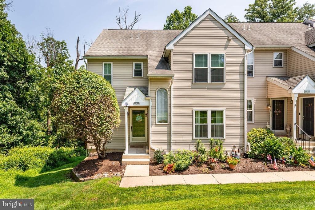 Derry Dr, Aston, PA 19014