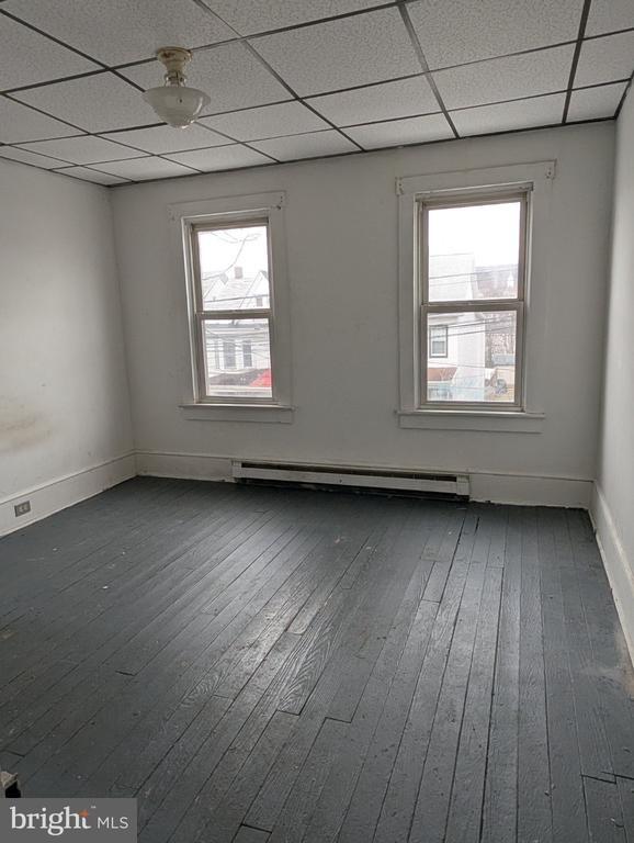 W 6th St, Mount Carmel, PA 17851