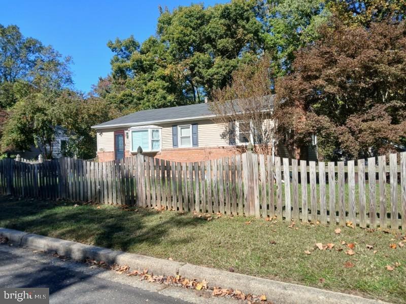 Trent St, Clinton, MD 20735