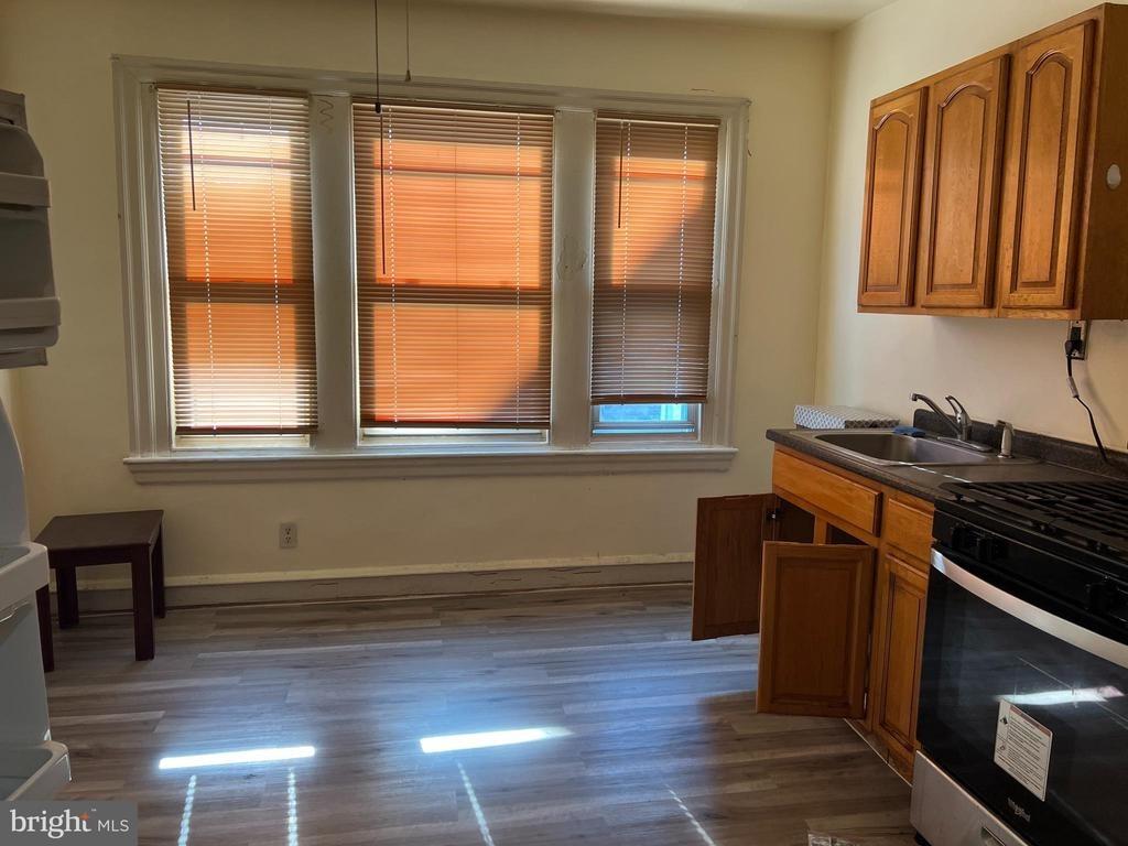 W Chew Ave, Philadelphia, PA 19120