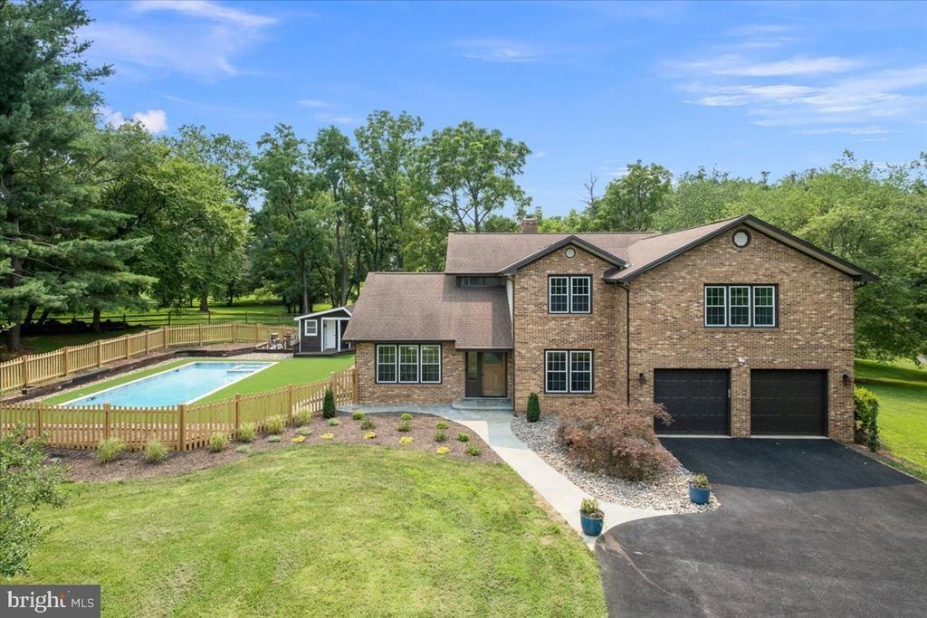 Gallop Wood Pl, Great Falls, VA 22066