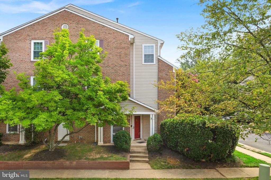 Rockaway Ln, Fairfax, VA 22030
