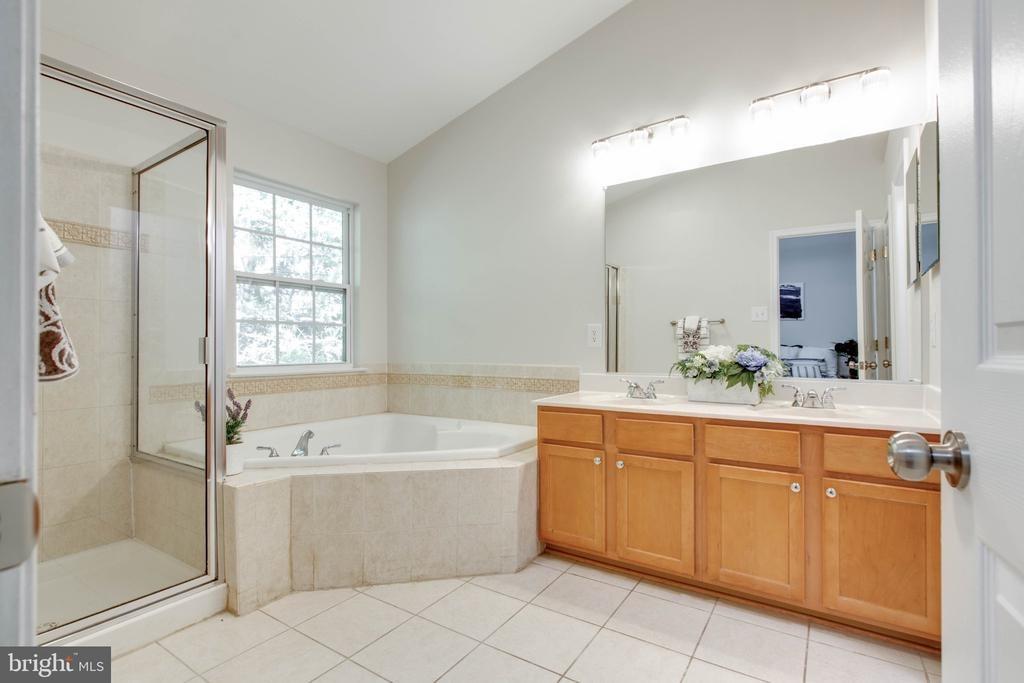 Water Oak Rd, Elkridge, MD 21075