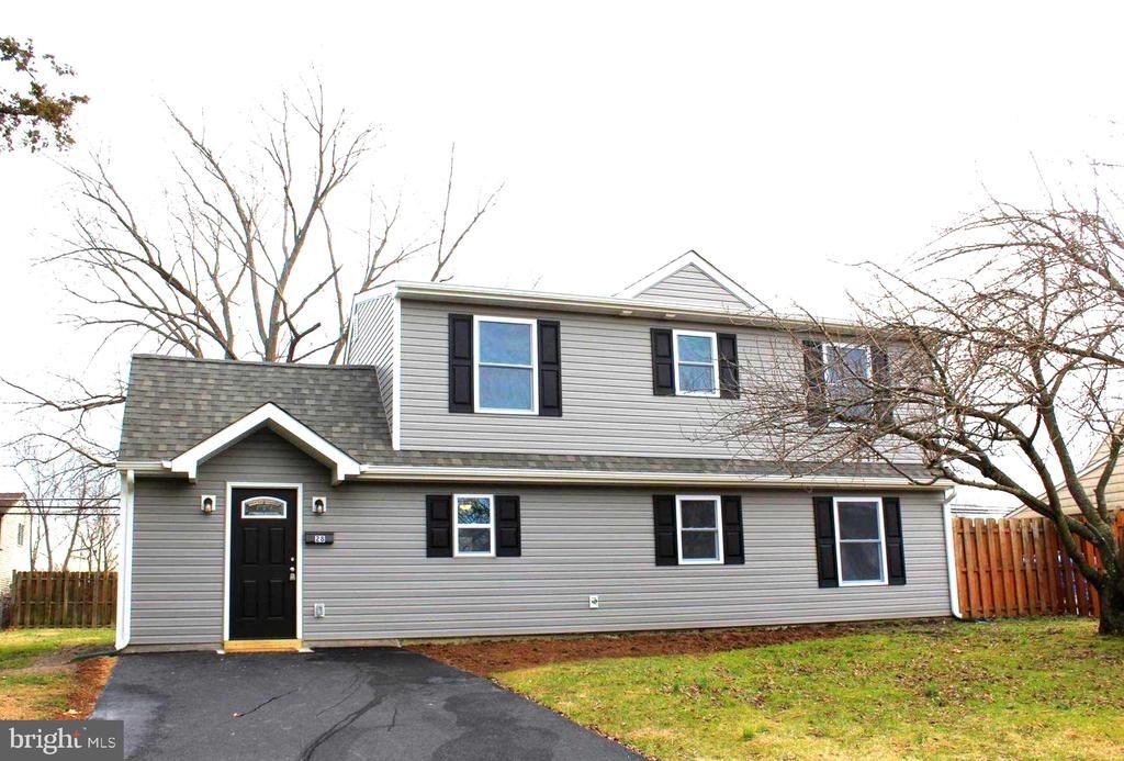 Inlet Rd, Levittown, PA 19057