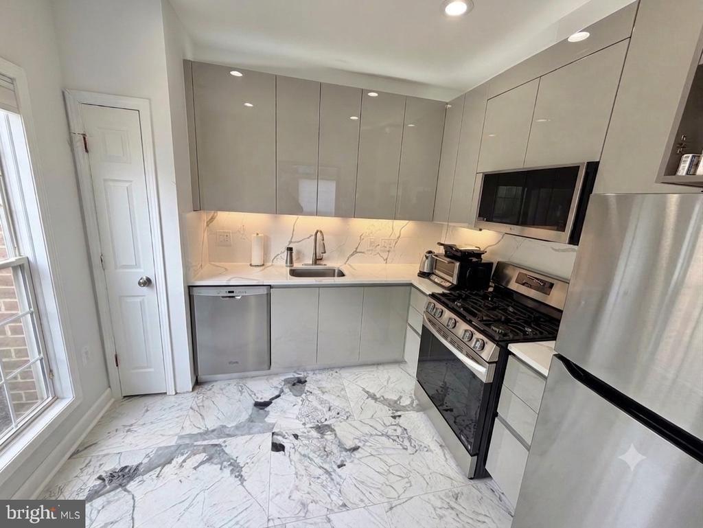 Fountainside Ln, Fairfax, VA 22030