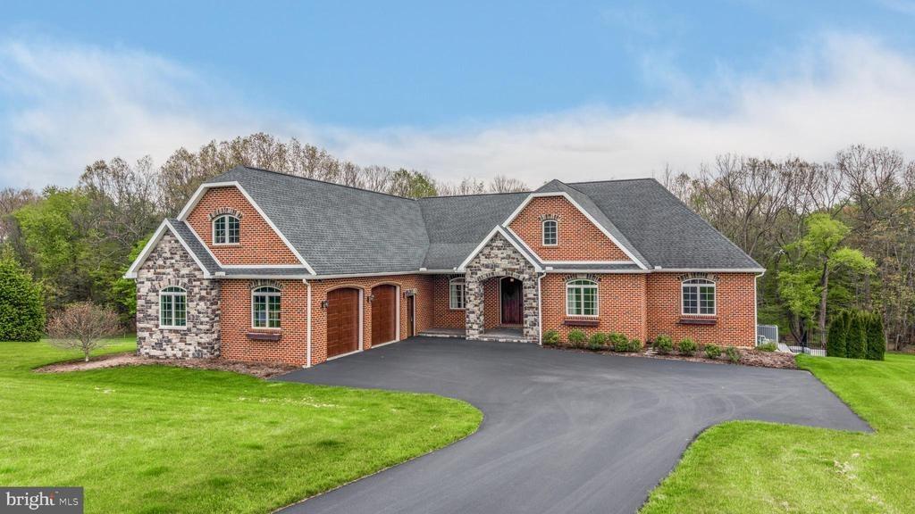 Brothers Ct, Port Matilda, PA 16870