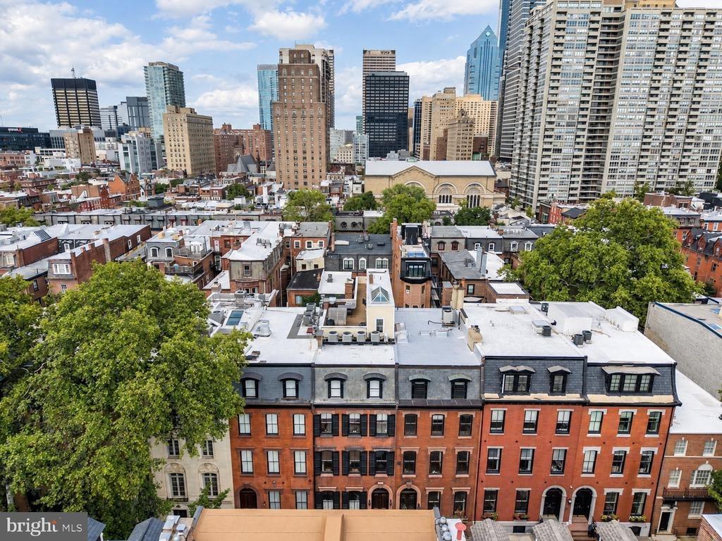 Delancey Pl, Philadelphia, PA 19103