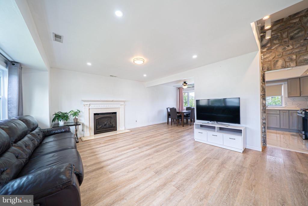 Montour St, Philadelphia, PA 19115