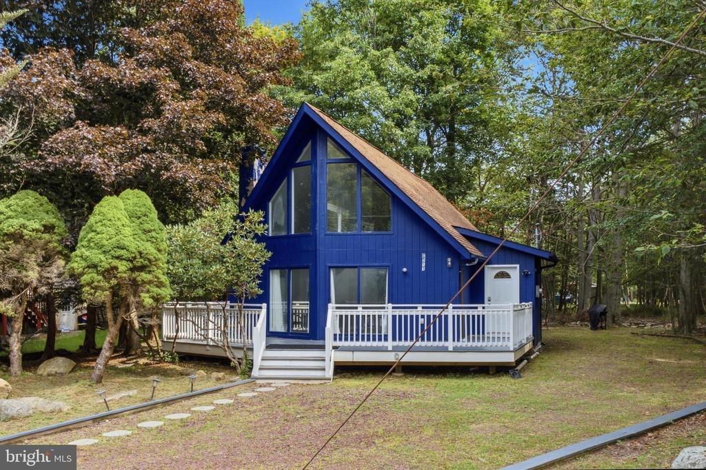Peak Dr, Tobyhanna, PA 18466